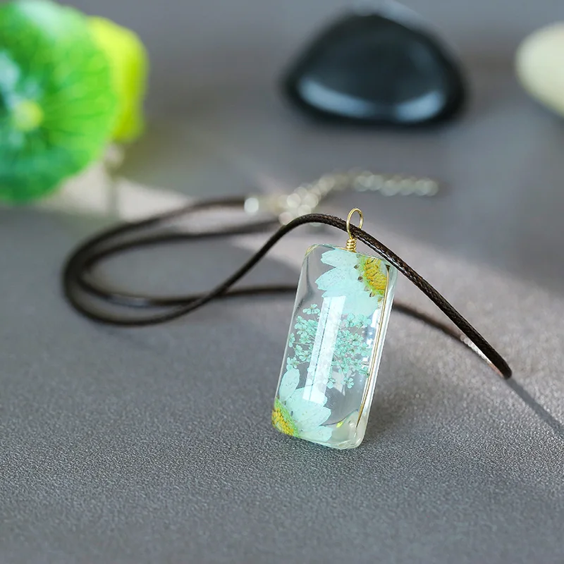 Ожерелье из натурального камня с белыми кристаллами ожерелье разноцветных