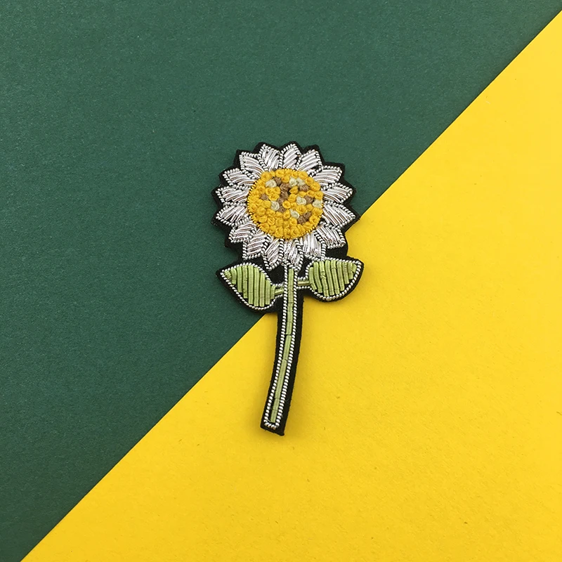 

Fashion French Design Cute Mini Series Indian Silk Brooch Lapel Pin Brooches for Women Witchcraft Supplies Cute