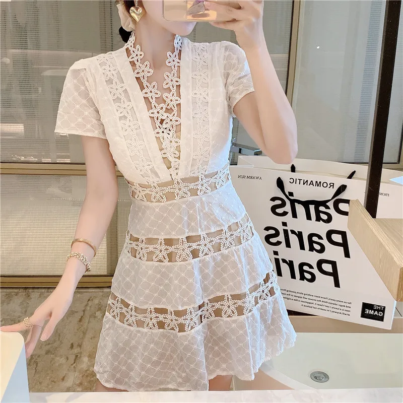 

2021 summer High End Designer Mini Dress Vintage White Lace stitching V-Neck short sleeve Casual Dress