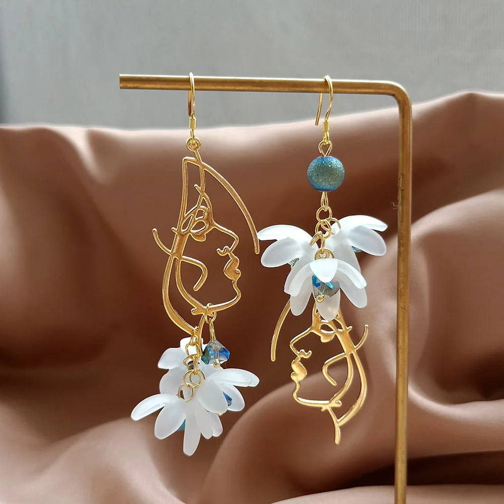 Французские темпераментные серьги с длинными кисточками в виде лепестков цветов