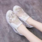 Кроссовки женские кружевные, белые, на танкетке, на вулканизированной подошве