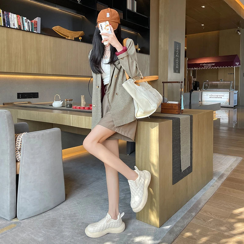 2021 women Leather Cotton Shoes Warm Fur Thick Sole Flat Fashion Winter Autumn Casual Outdoor Slip on Short  Female Loafers