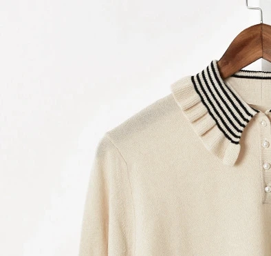 

2020 Autumn and Winter New Doll Collar Pearl Button Sweater