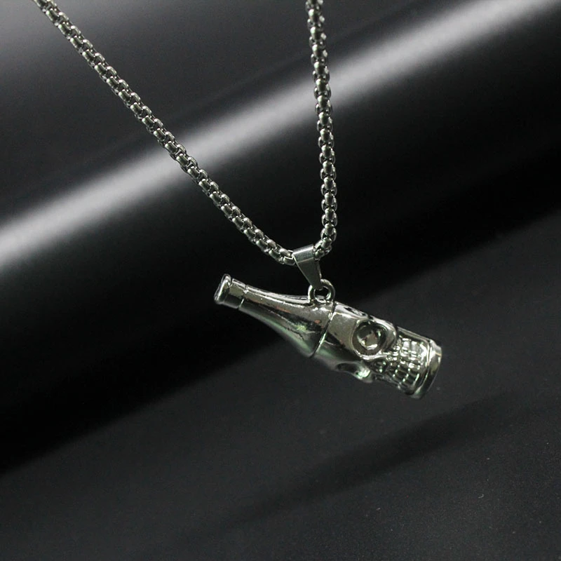 

Simple Exquisite Colorful Quenching Astronaut Pendant Necklace Ladies Men's Hanging Neck Necklace Lovers Jewelry Gift