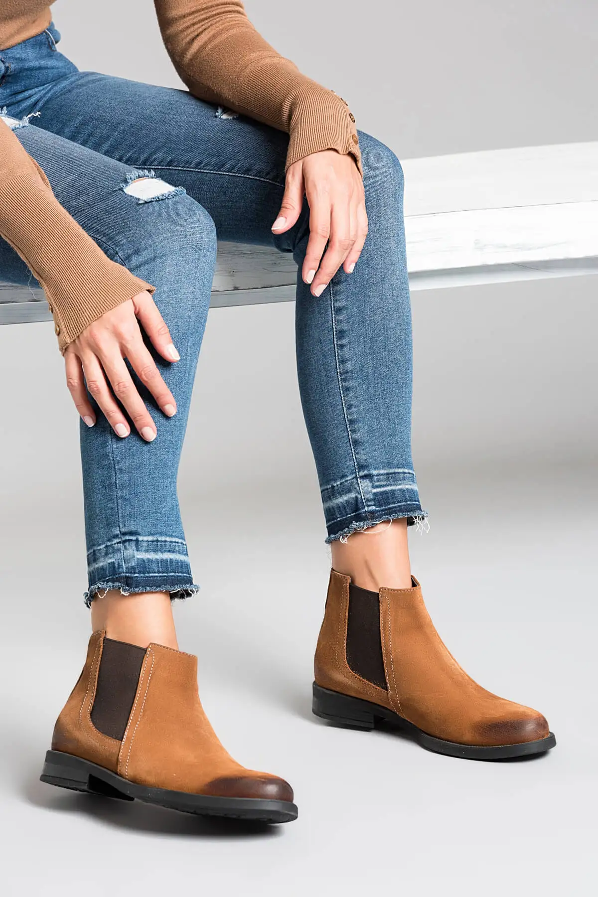 Женские замшевые ботинки из натуральной кожи с жемчугом цвет коричневый 120130000080| |