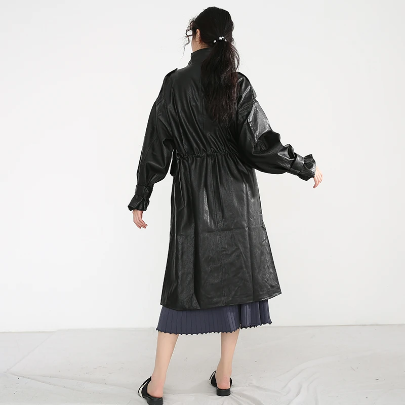 

[EAM] Women Big Size Pu Leather Long Trench New Lapel Long Sleeve Loose Fit Windbreaker Fashion Spring Autumn 2021 1DD122701