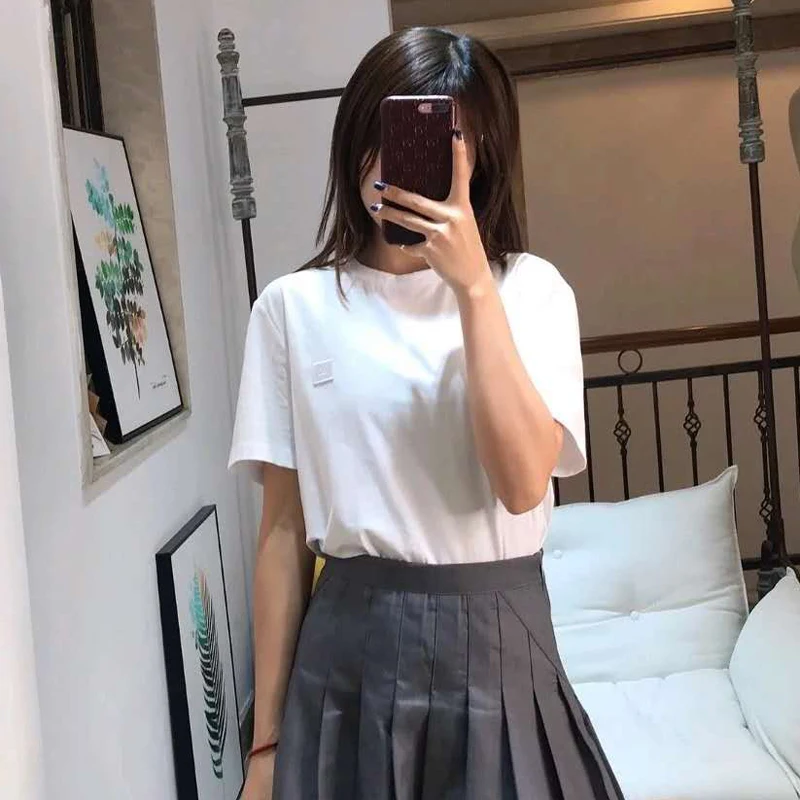 Футболка женская с вышивкой смайлик хлопковая однотонная круглым вырезом и