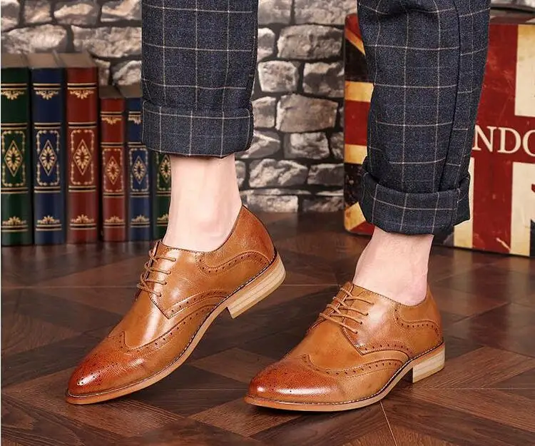 Brand Brogue Brown Red Black Men Business Dress Shoes Pointed Toe Men Wedding Shoes Leather Formal Shoes casual flats LE-23