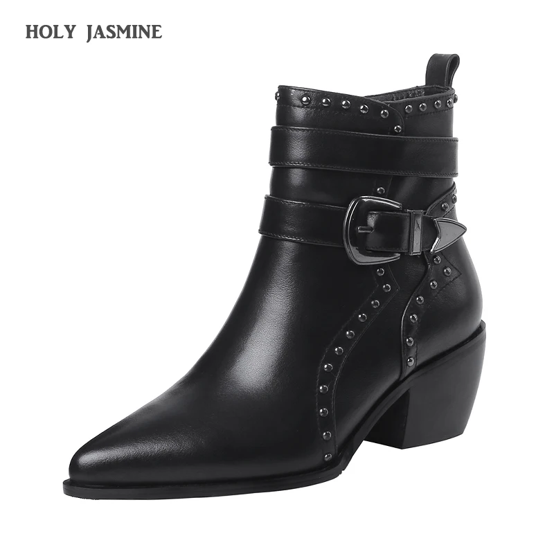 Женские ботинки с заклепками полусапожки из натуральной кожи круглым носком |