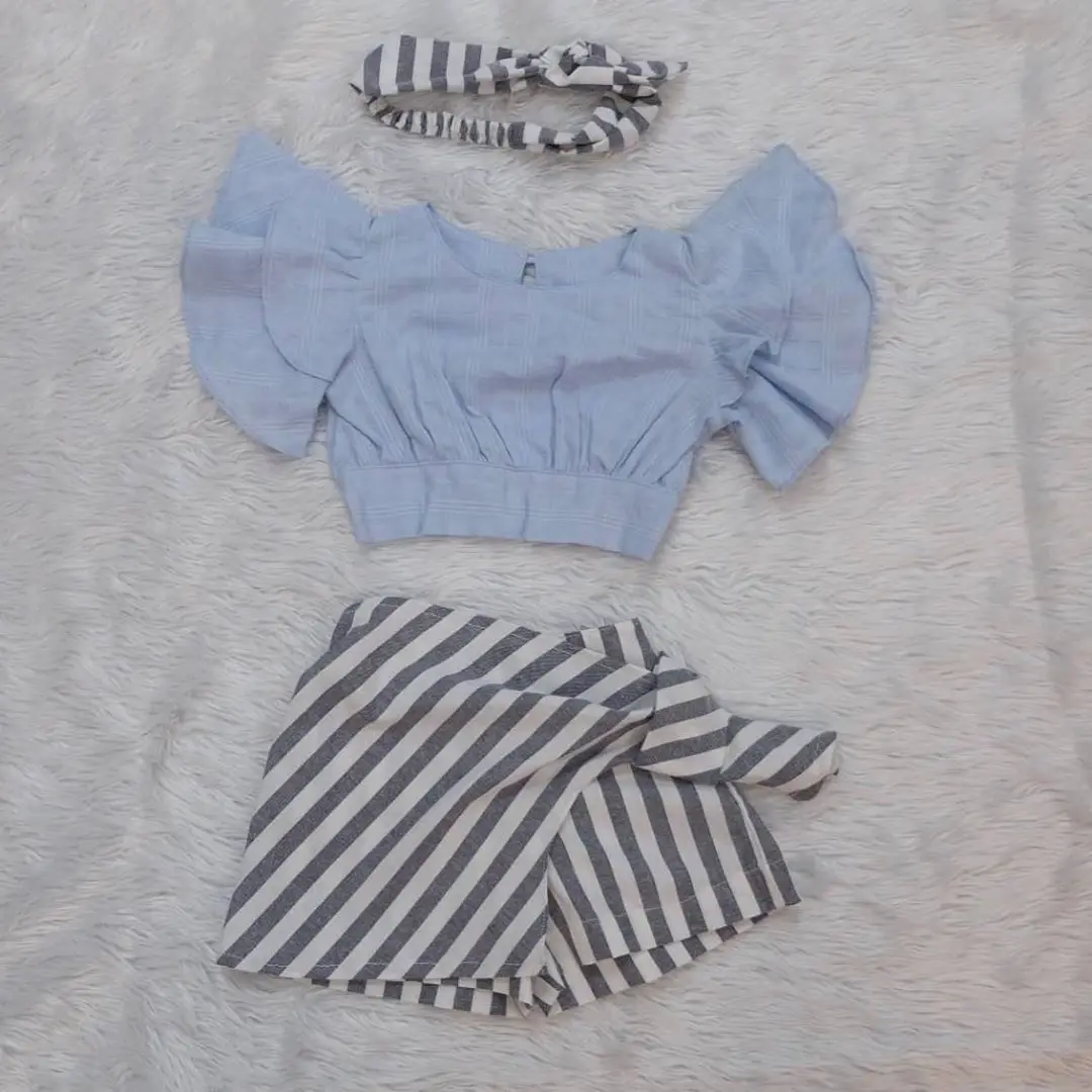 

Детский костюм, костюм из трех предметов в полоску, блузка с круглым вырезом и коротким рукавом, J, юбка в полоску, кружевные шорты, наряды с п...