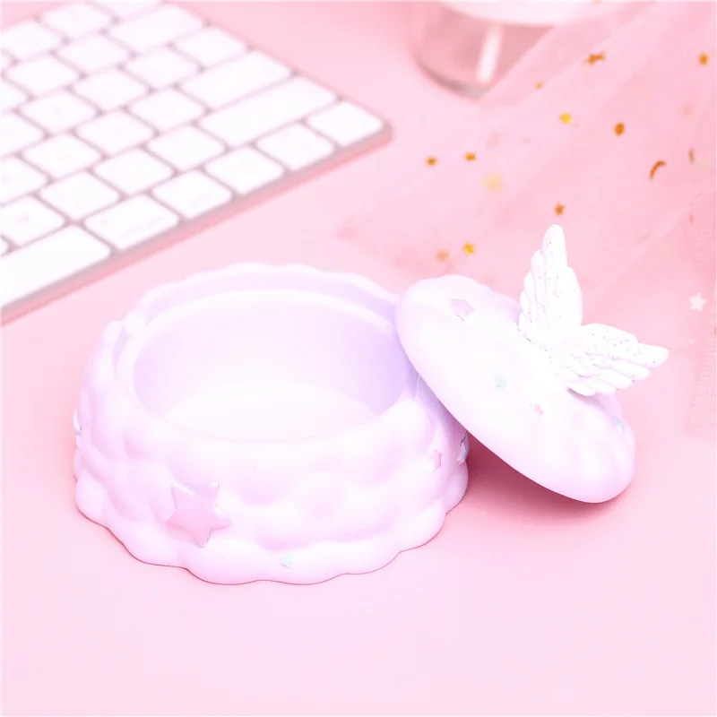 

Gift Nordic Ins Crown Ashtray Individualized and Popular Home Living Room Creative Cute Girl with Cover Anti-Fly Ash