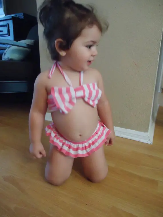 Комплект бикини в полоску с бандо для маленьких девочек купальный костюм бантом