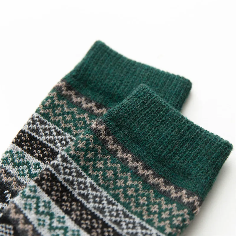 Women Winter Socks Colorful Warm Thick Soft Wool Socks Soft Cozy Hiking Mid Tube Knit Crew Socks Size 35-40