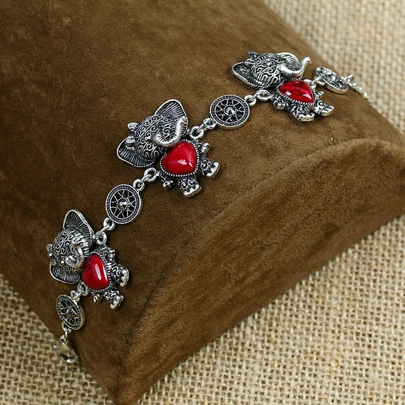 Комплект ювелирных изделий из ожерелья и браслета с инкрустированными камнями |