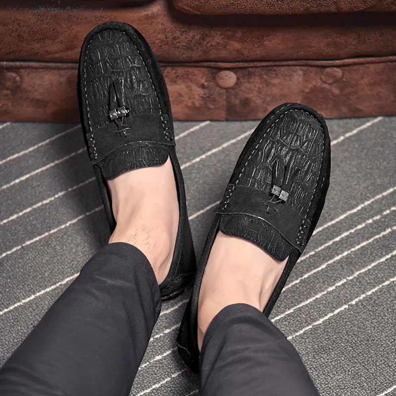 

Men Casual Shoes Fashion tasssel Men loafers Designer Suede Genuine Leather Men Loafers Moccasins Slip On Flats Male Shoes