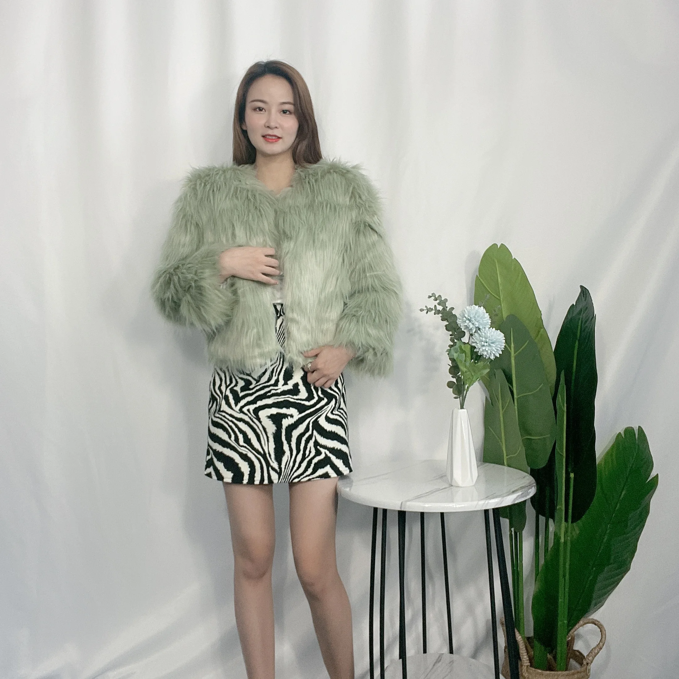 

EasyGarment Winter 2021 Women Coat Warm Sexy Thick Solid Long Sleeve Outfit Fashion Faux Fur Jacket