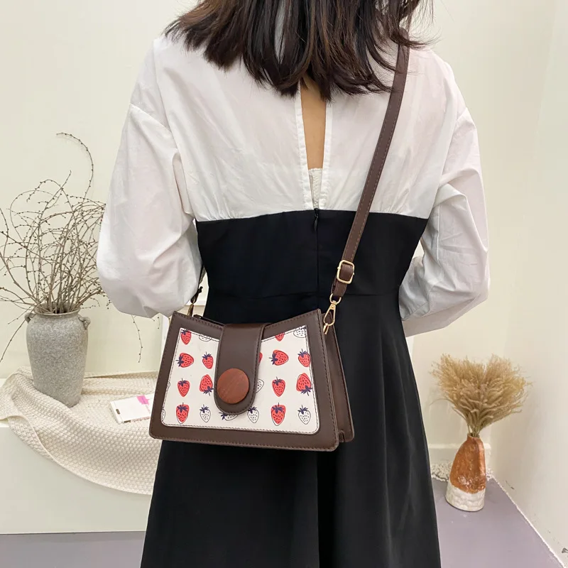 

Women Spring Underarm Bag 2021 New Fashion Strawberry Print Shoulder Handbag All-match Messenger Bag Mobile Phone Bag