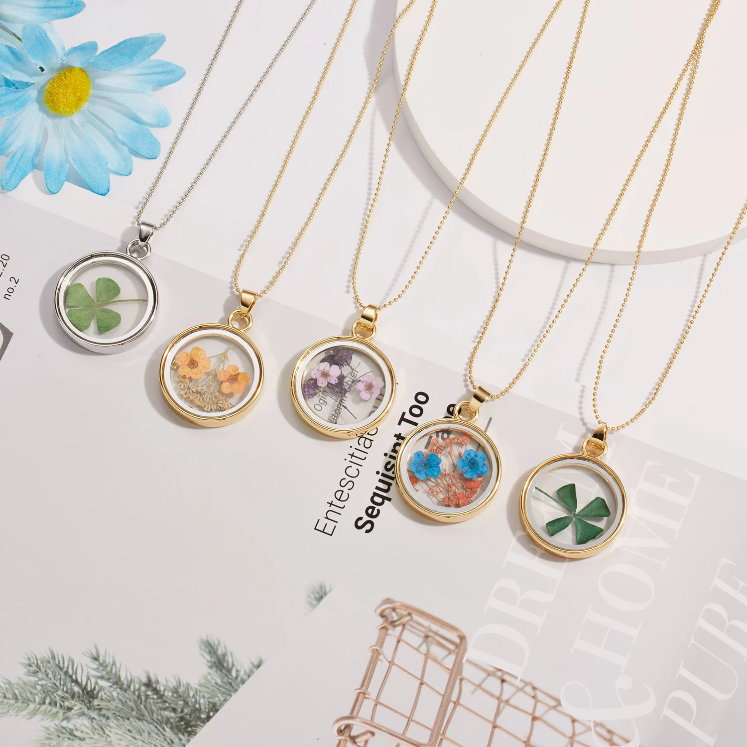 

Fashion Natural Dried Flower Leaf Round Glass Pendant Necklace Gold Silver Color Bijoux Collier Elegant Women Jewelry Wholesale