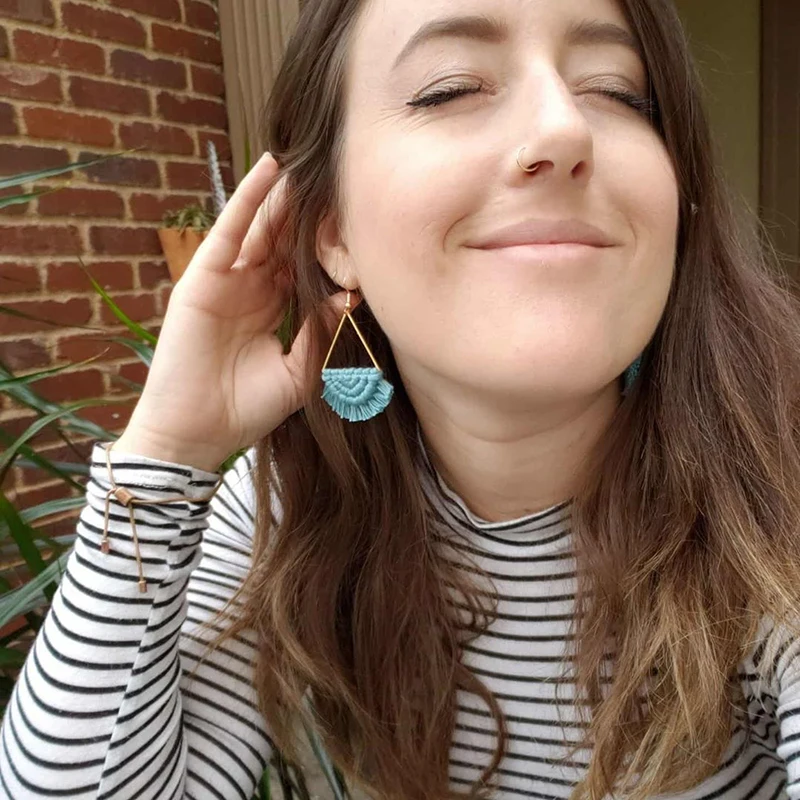 Dvacaman этнические плетеные серьги ручной работы макраме с бахромой и перьями из