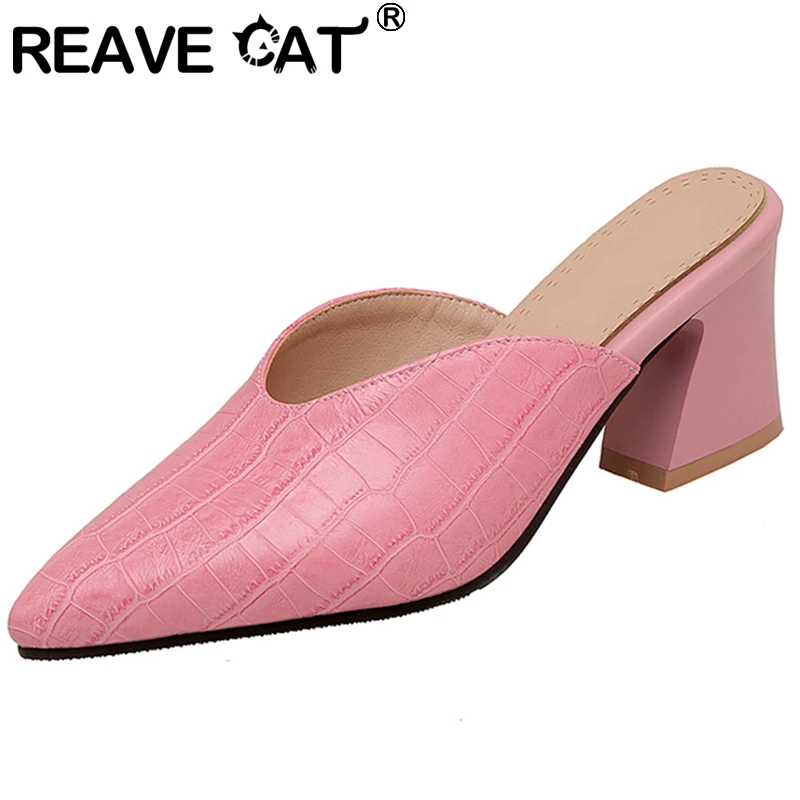 

Женские туфли-лодочки с острым носком REAVE CAT, новые привлекательные туфли на блочном каблуке 2021 см, стильные дышащие экзотические туфли боль...