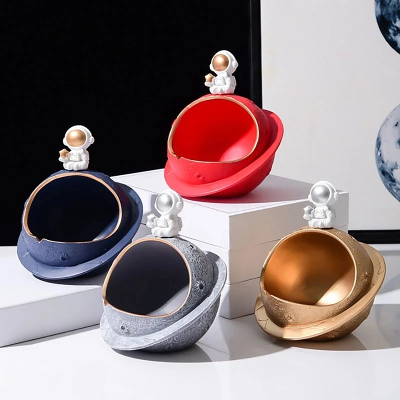 

Nordic Astronaut Resin Ashtray Living Room Home Decoration Gadgets For Men Desk Smoking Accessories