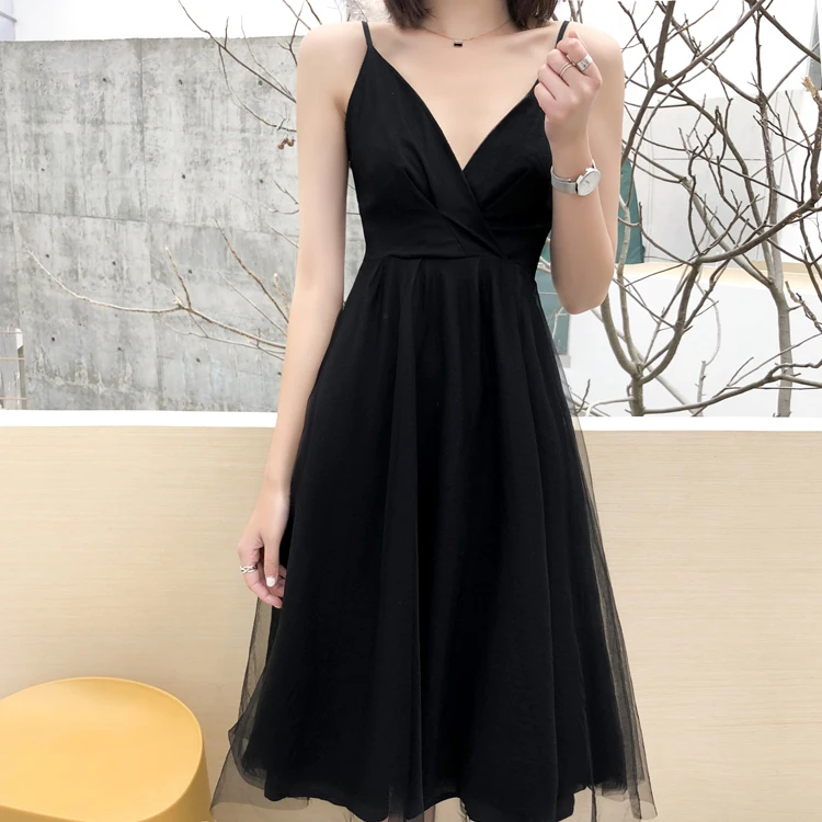 Женское фатиновое платье без рукавов черное или серое лоскутное на бретелях