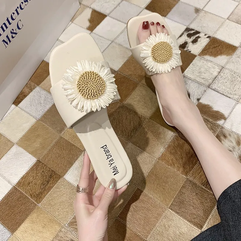 Женские шлепанцы для улицы пляжная обувь с маленькими маргаритками сланцы