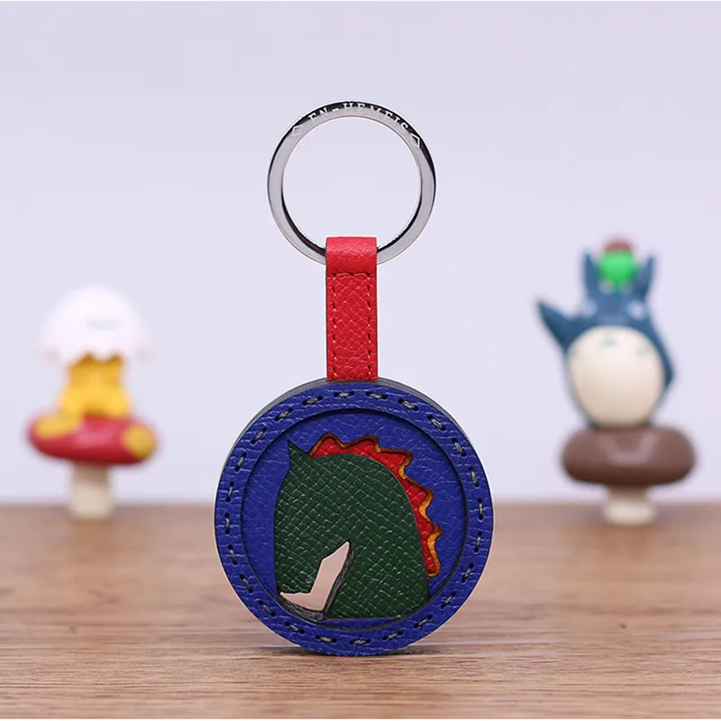 

Tending Horse Head Leather Bag Charm Top Cow Leather Keychain Luxury Car Pendant Woman Accessory Cute Keyring Top Handbag Charm