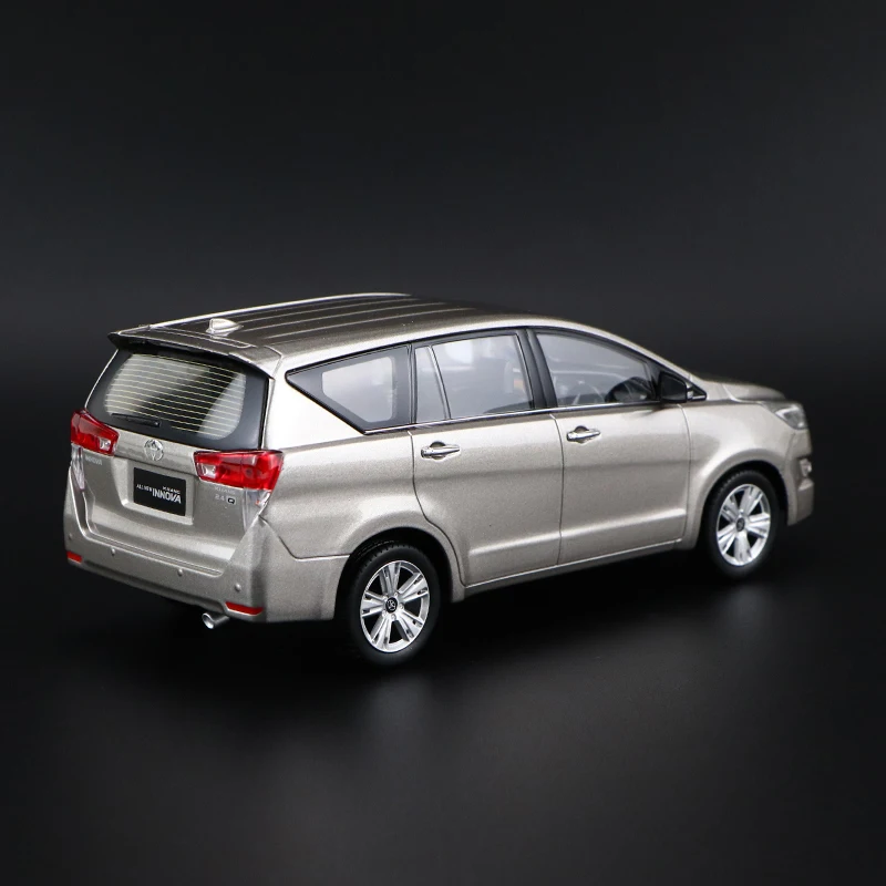Масштаб 1:32 TOYOTA KIJANG INNOVA LET's GO BEYOND Коллекция редких металлических моделей