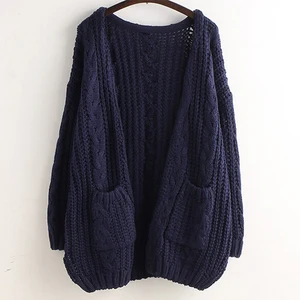 Свитер женский однотонный с оборками, на осеньзиму