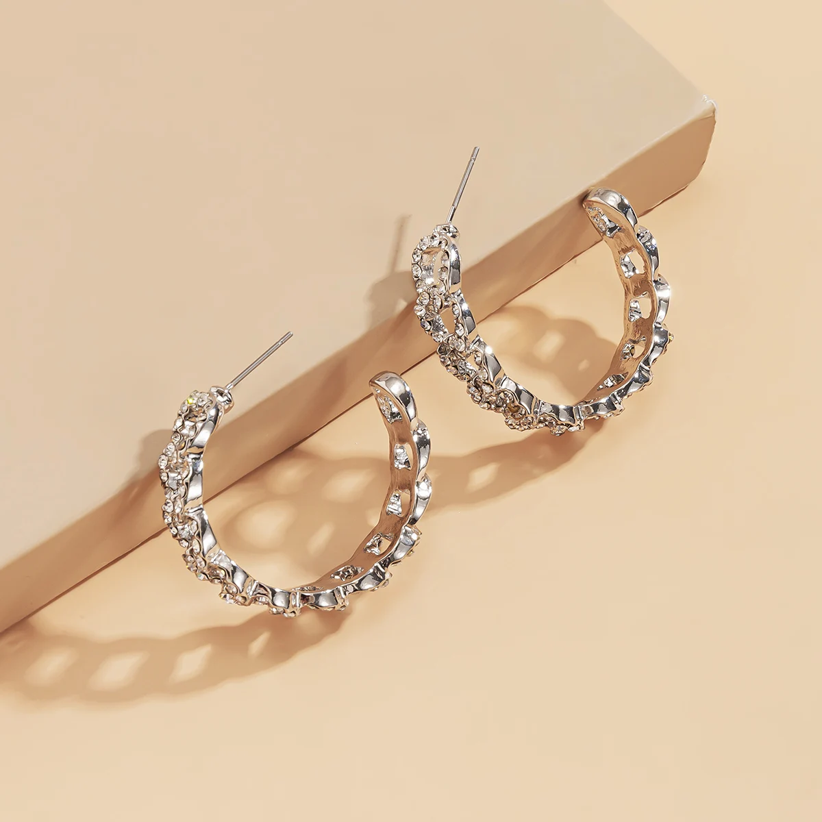 

SHIXIN Luxury Iced Out Chain Rhinestones Open Hoop Earrings for Women Punk Elegant Round Earrings 2021 Fashion Ear Jewelry Gifts