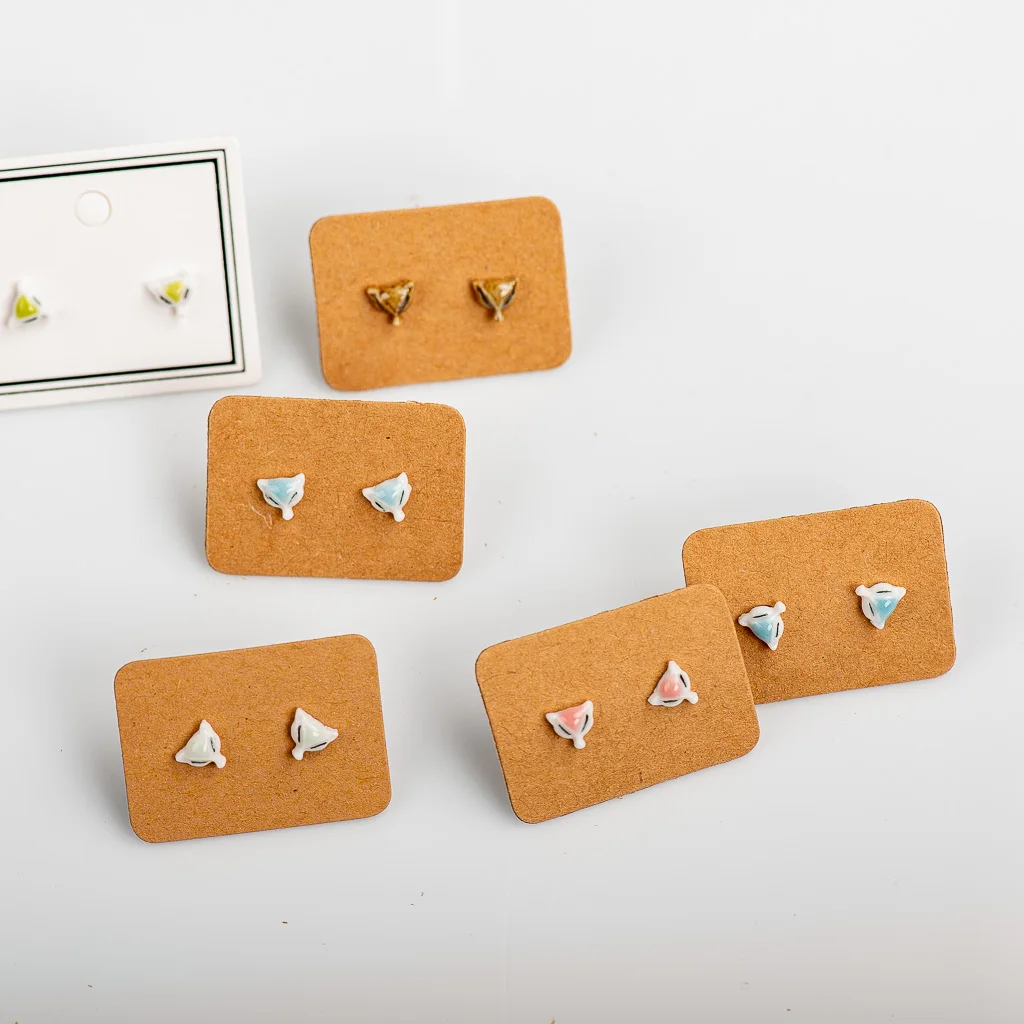 Маленькие и милые фарфоровые украшения антиаллергенные Разноцветные серьги # LY504