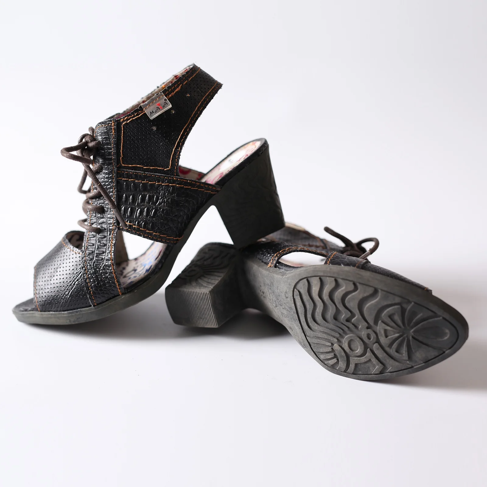 Новинка 2024 красивая женская повседневная обувь с корнями модная кожаная