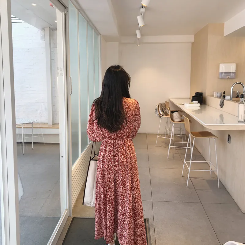 Женское винтажное платье с цветочным принтом красное квадратным вырезом и