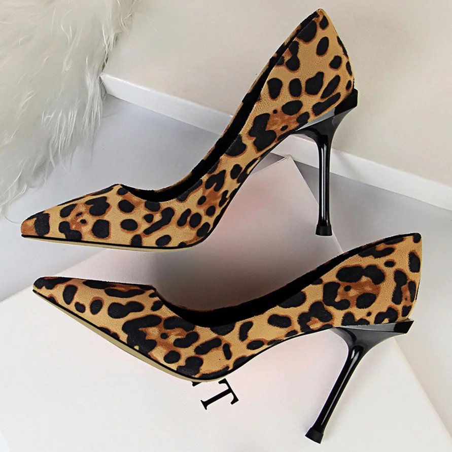 Женские туфли лодочки из флока с леопардовым принтом на высоком каблуке 10 см