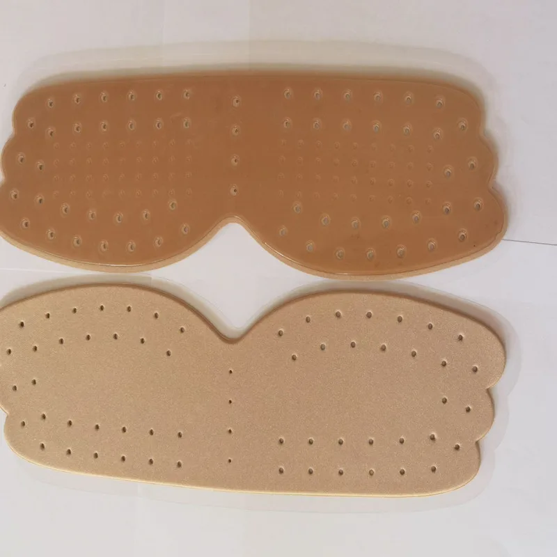 

A piece of invisible underwear with one-piece chest stickers and no steel rings