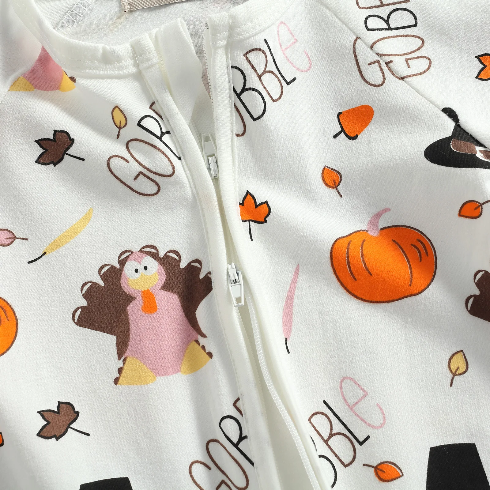 Комбинезон с длинным рукавом и круглым вырезом на молнии |