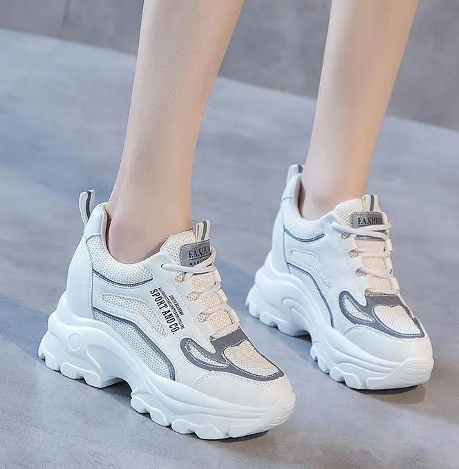 Кроссовки женские с круглым носком на толстой платформе шнуровке