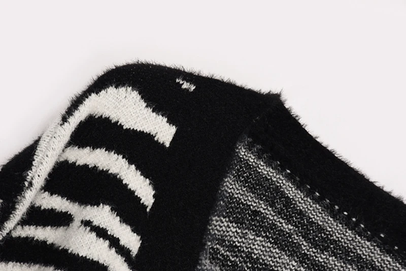 

Pattern Knitting Zebra Cardigan Sweater Loose Fit V-Neck Long Sleeve Women New Fashion Tide Autumn Winter 2021 1DD1187