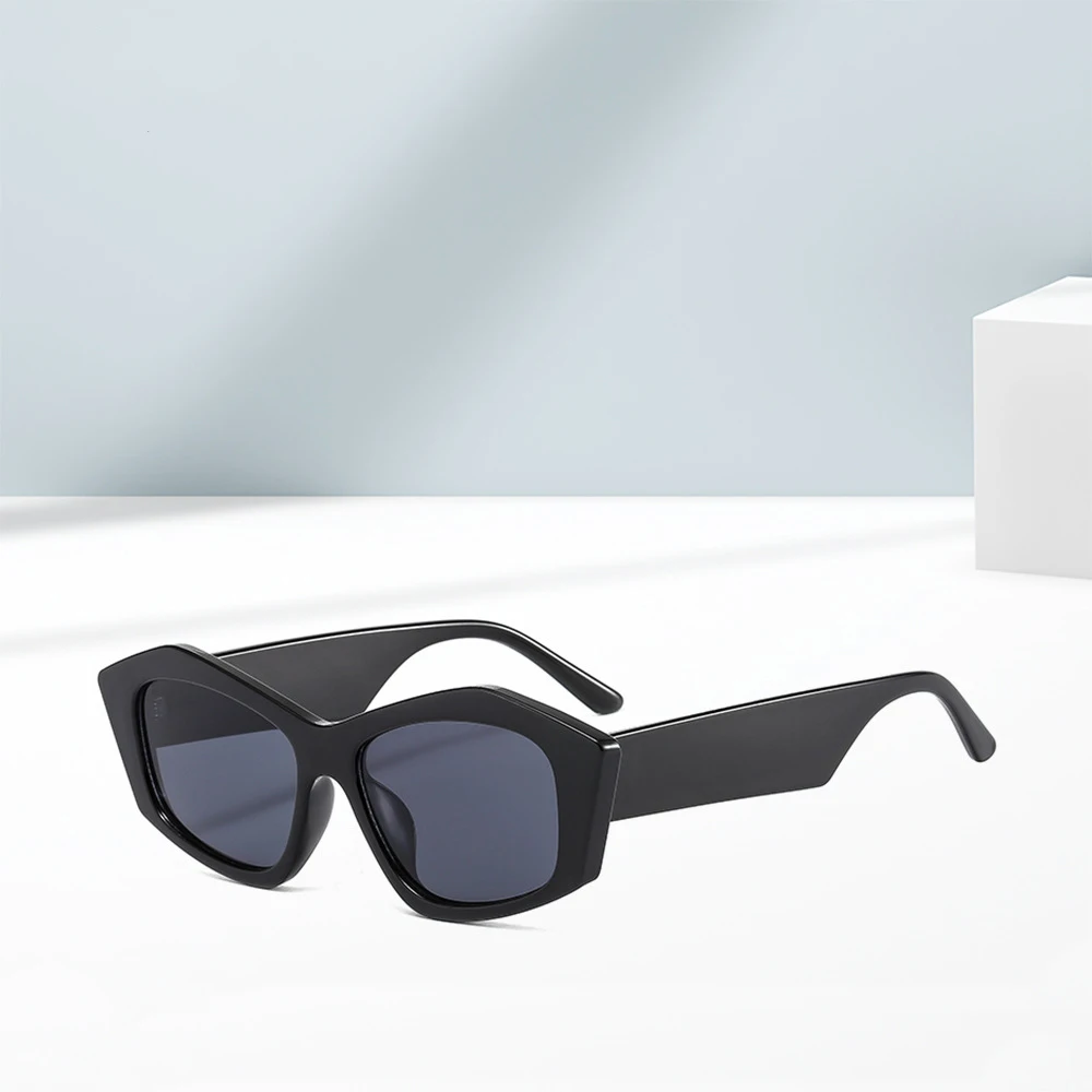 

2022 Fashion New Squre Creative Sunglasses Vintage Women's Personality Frame Shade Sun Glasses Latest Trend