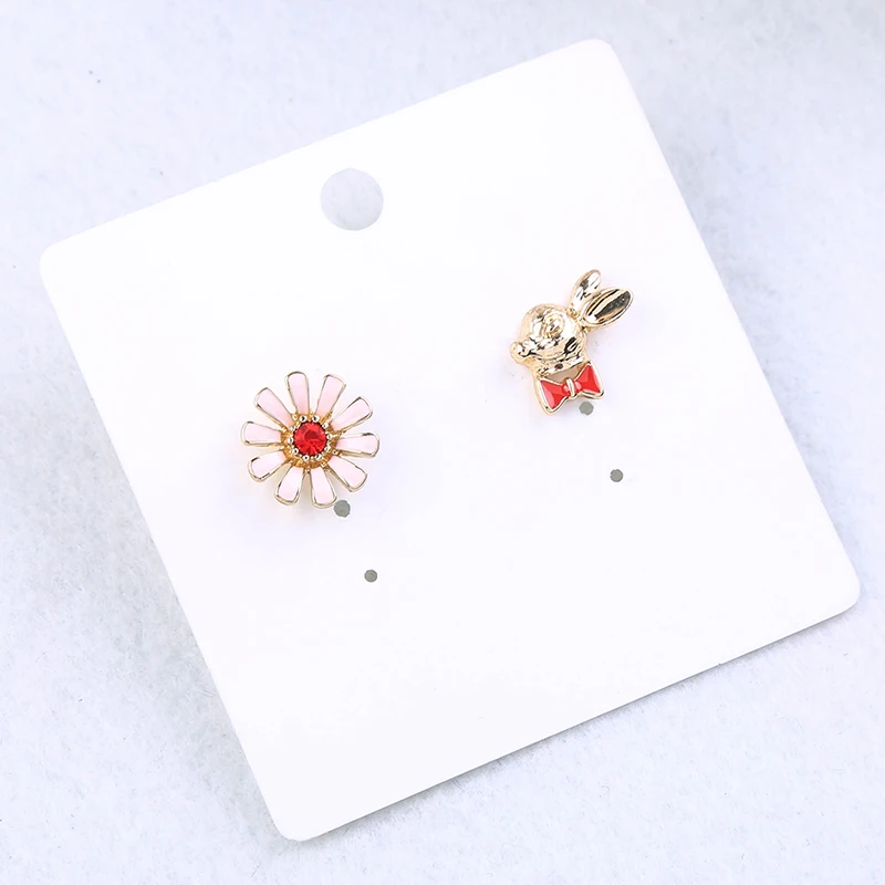 Асимметричные милые цветные серьги гвоздики с эмалью кристаллами цветками