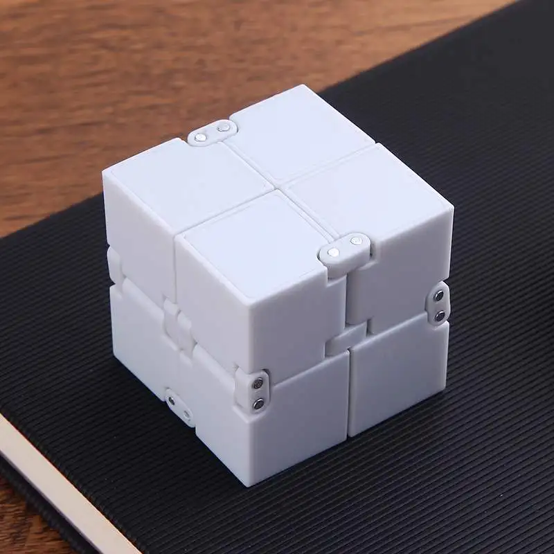 

Small Infinity Magic Cube Children Colorful Magic Cubes Interesting Toy Speelgoed Voor Kinderen Childrens Educational Toy OO50MF