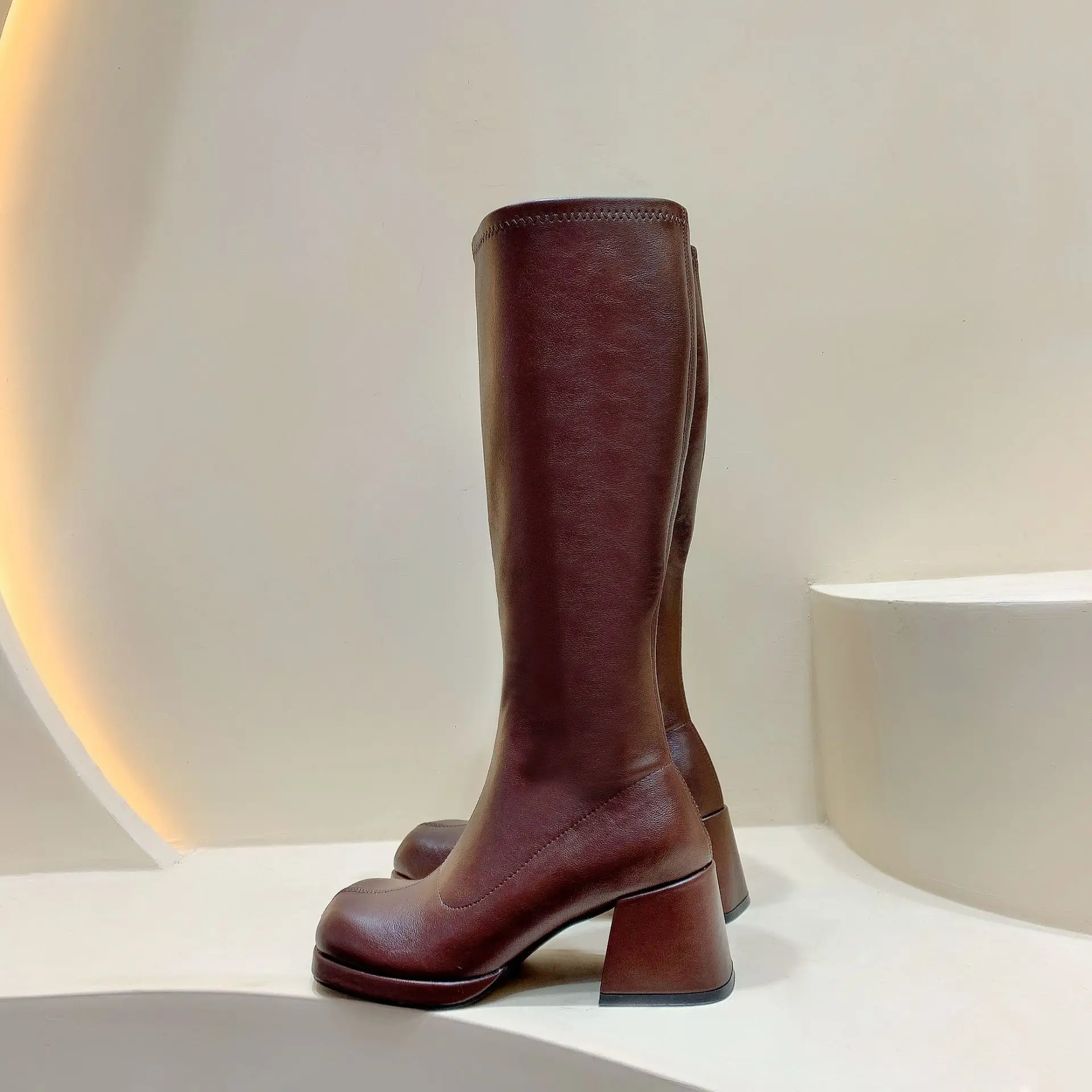 

Женские сапоги, Новинка осени 2021, пикантная обувь на высоком каблуке, привлекательная зимняя обувь выше колена с круглым носком, на резиново...