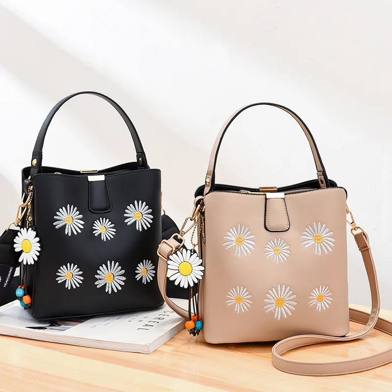 

Daisy Women's Travel Bag 2021 Women's Trend Embroidered Crossbody Bag Woman Bags Woman Famous Brands 2020 Luxury Copies Bags