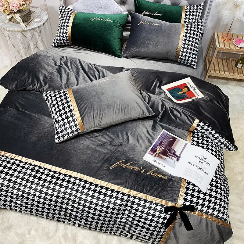 Комплект постельного белья из бархата Dove серо-черный клетчатый блестящий