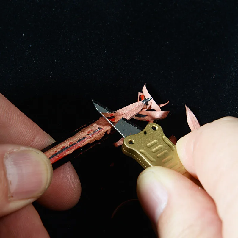 EDC Multipurpose Pocket Cutter Keychain Multifunctional Multi Tool Camping Outdoor Pare Peeler Portable Metal Cutlery Survival T