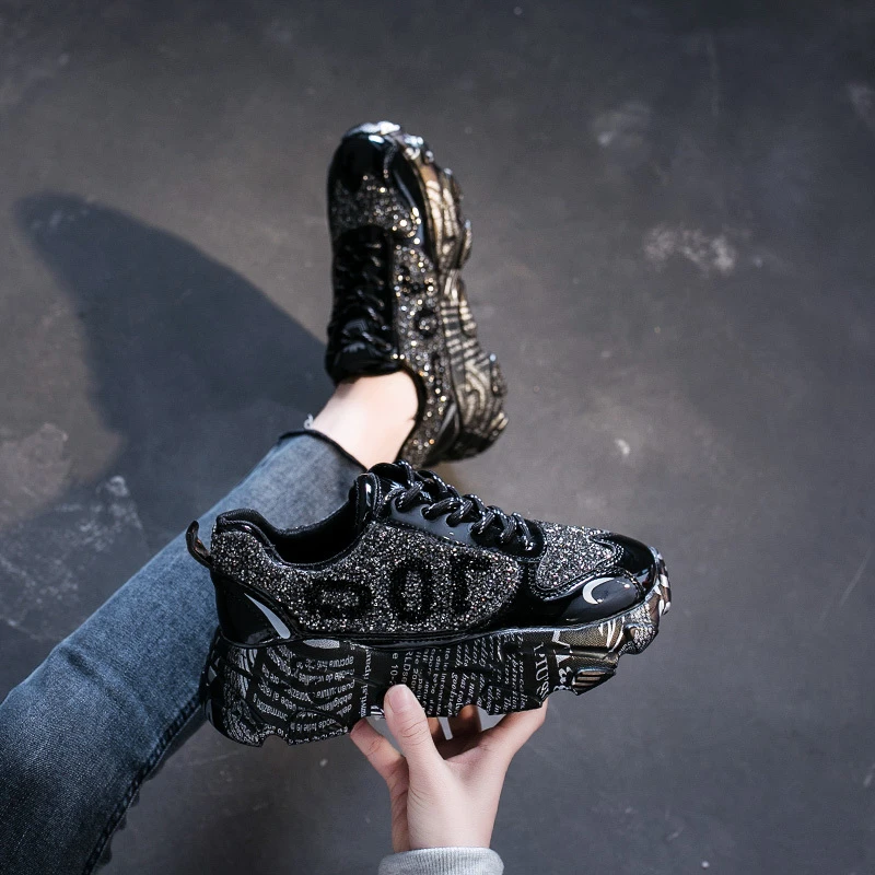 Женские кроссовки на массивной вулканизированной подошве дизайнерские