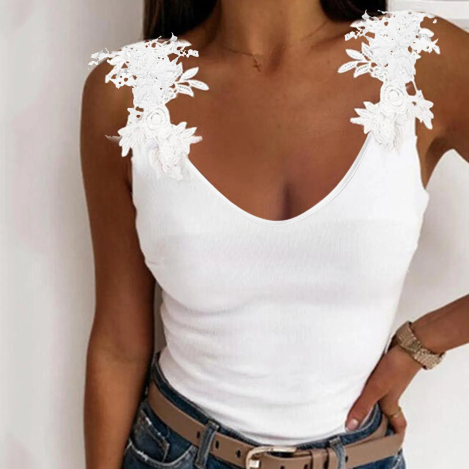 

Lace Applique Tank Base White Camisole Skinny Tops Women Low Bust Hot Sexy V Neck Crop Tops Kawaii Clothes Sleeveless Tee Tops