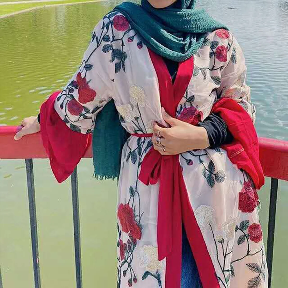 

Moroccan Fashion Muslim Cardigan Hot Style, Middle East Embroidery Stitching Abaya Women's Tunic Muslim Fashion Robe Abayas