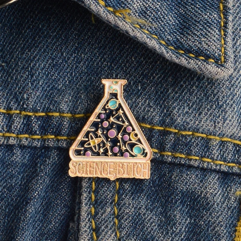 Брошь булавка научный эксперимент чашка химическая реакция космическая планета